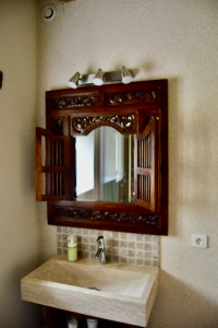 Salle de Douches rez-de-jardin, 3e escalier